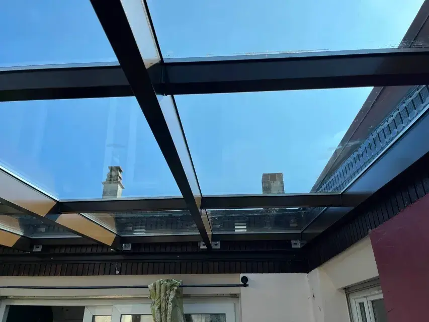 Rénovation d'un toit vitré moderne à Boulogne